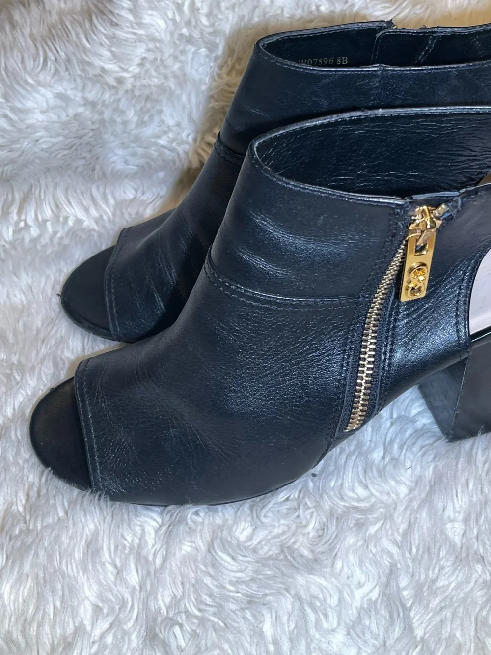 Cole haan women’s Black Open-Toe Leather Sandals size 8